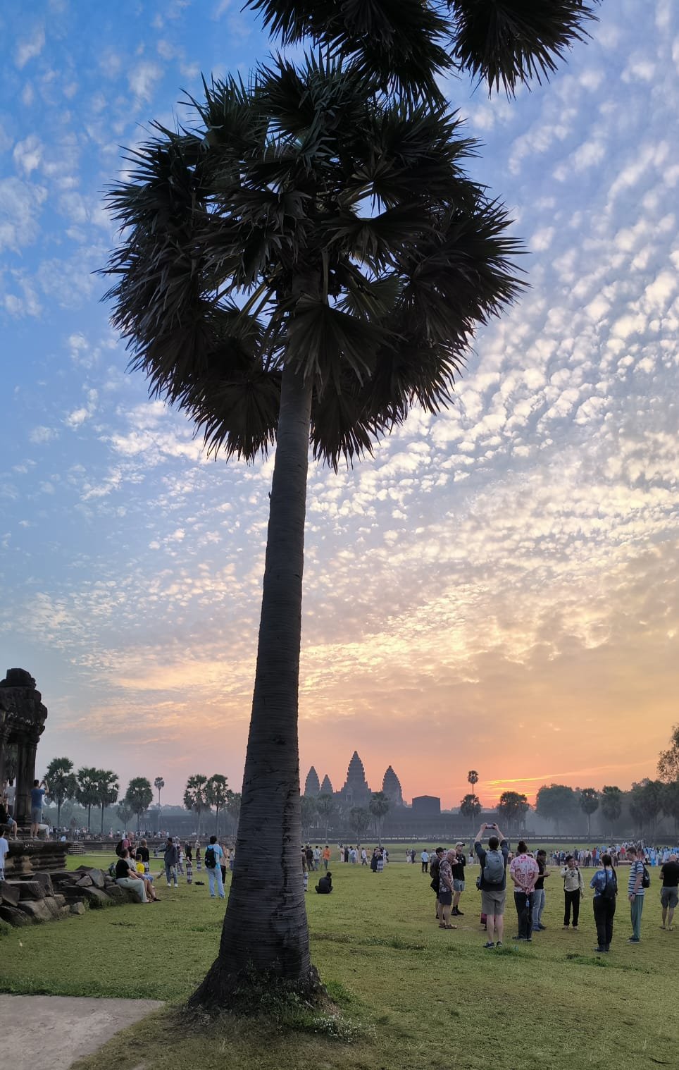 Sunrise crowd at Angkor Wat